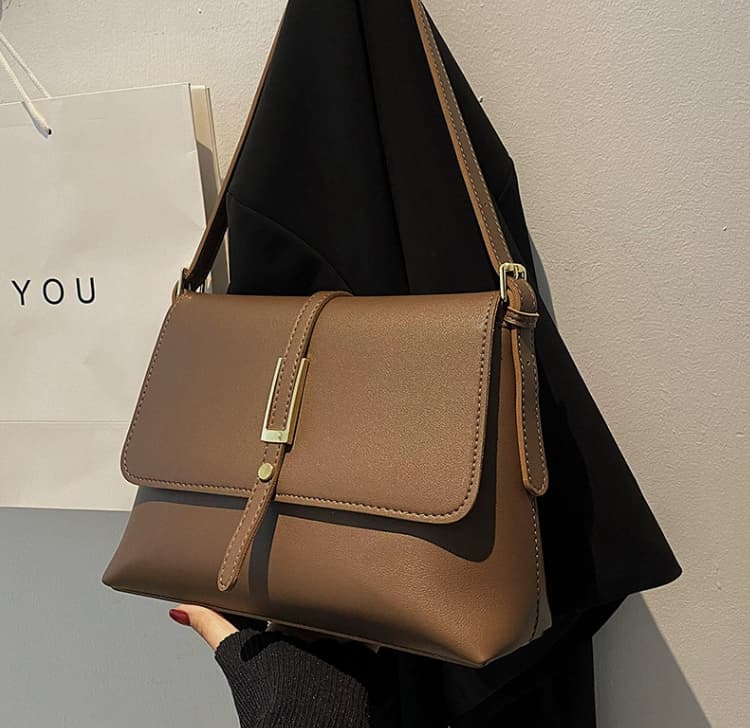 bag hardware