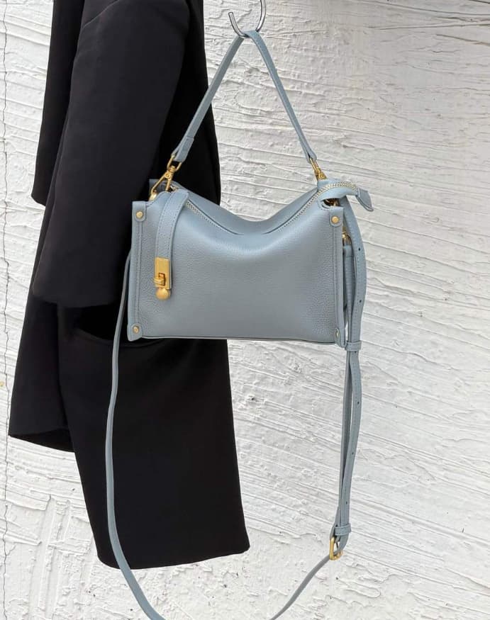 Bag hardware