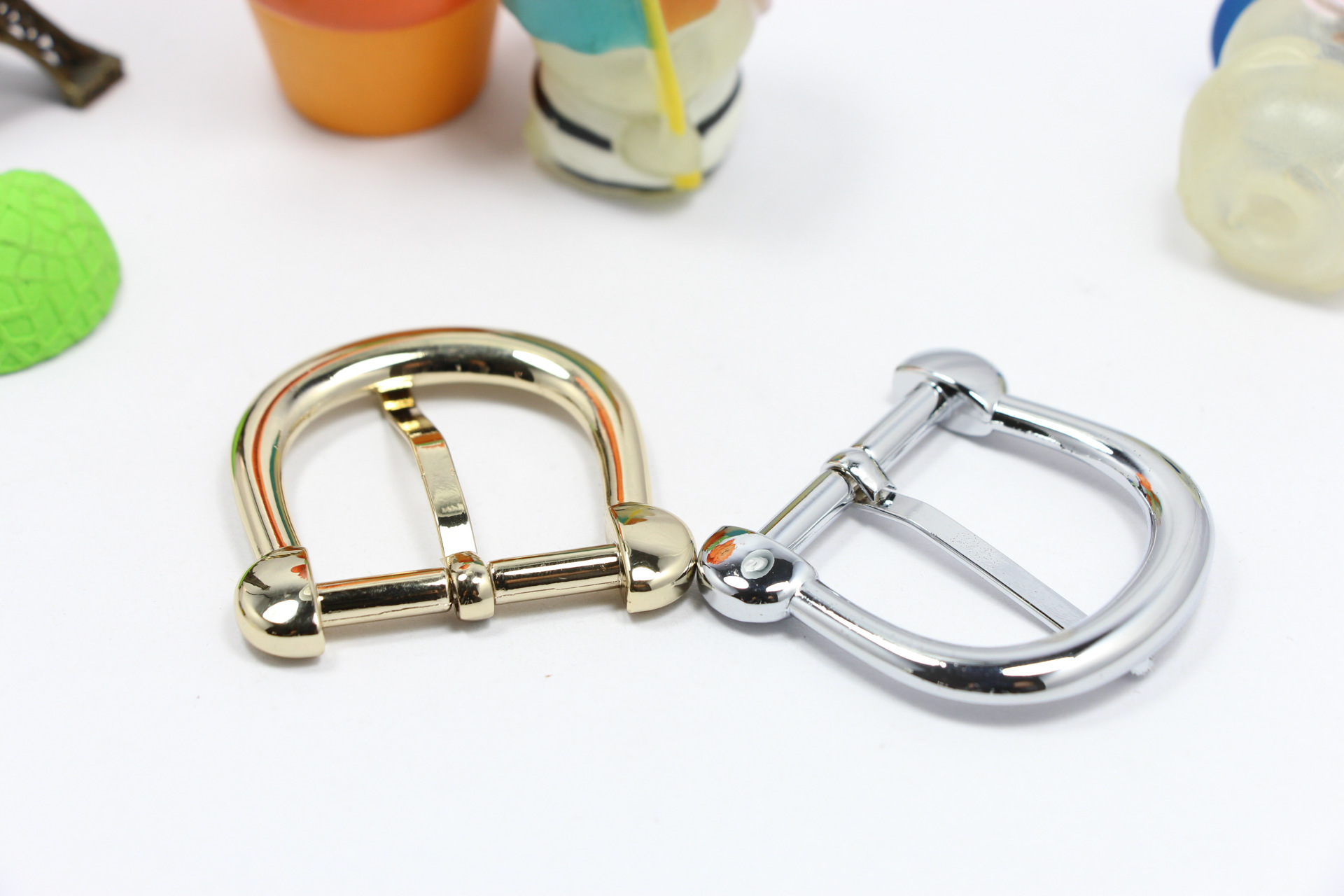 D‑shape pin buckle D‑shape pin buckle
